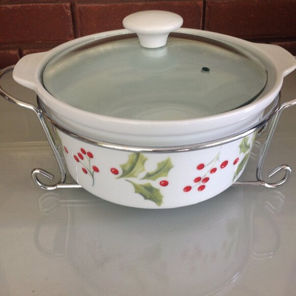Ceramic Casserole Dish with a Glass Lid and a Metal Stand - Picture 5 of 5